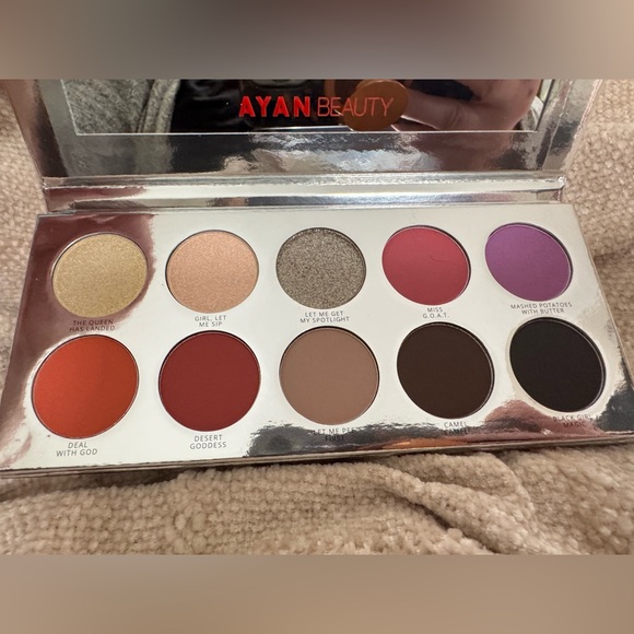 Ayan Beauty "She's the Moment" 10 Pan Pigment Eye & Cheek Palette - Picture 3 of 3